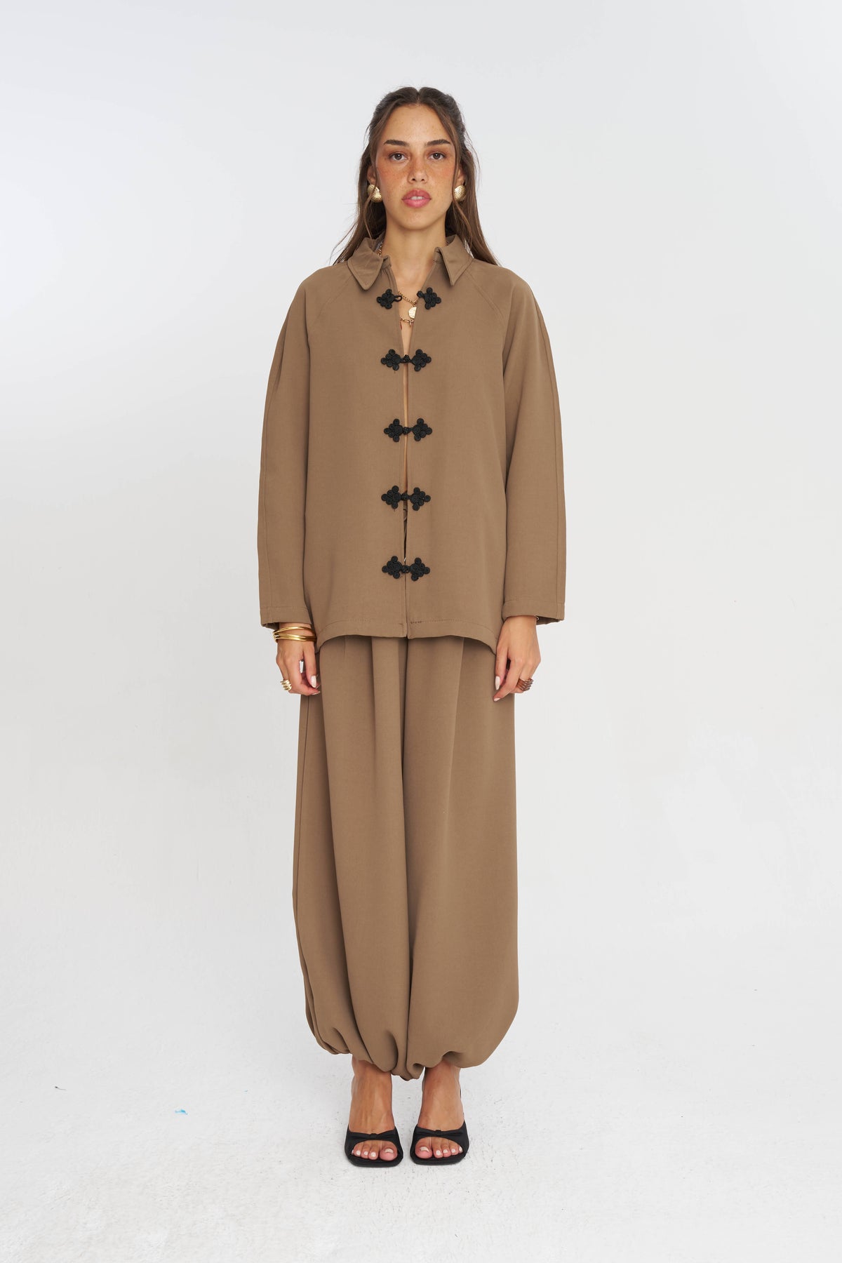 Toptan Çin Düğmeli Oversize Kadın Bej Gömlek