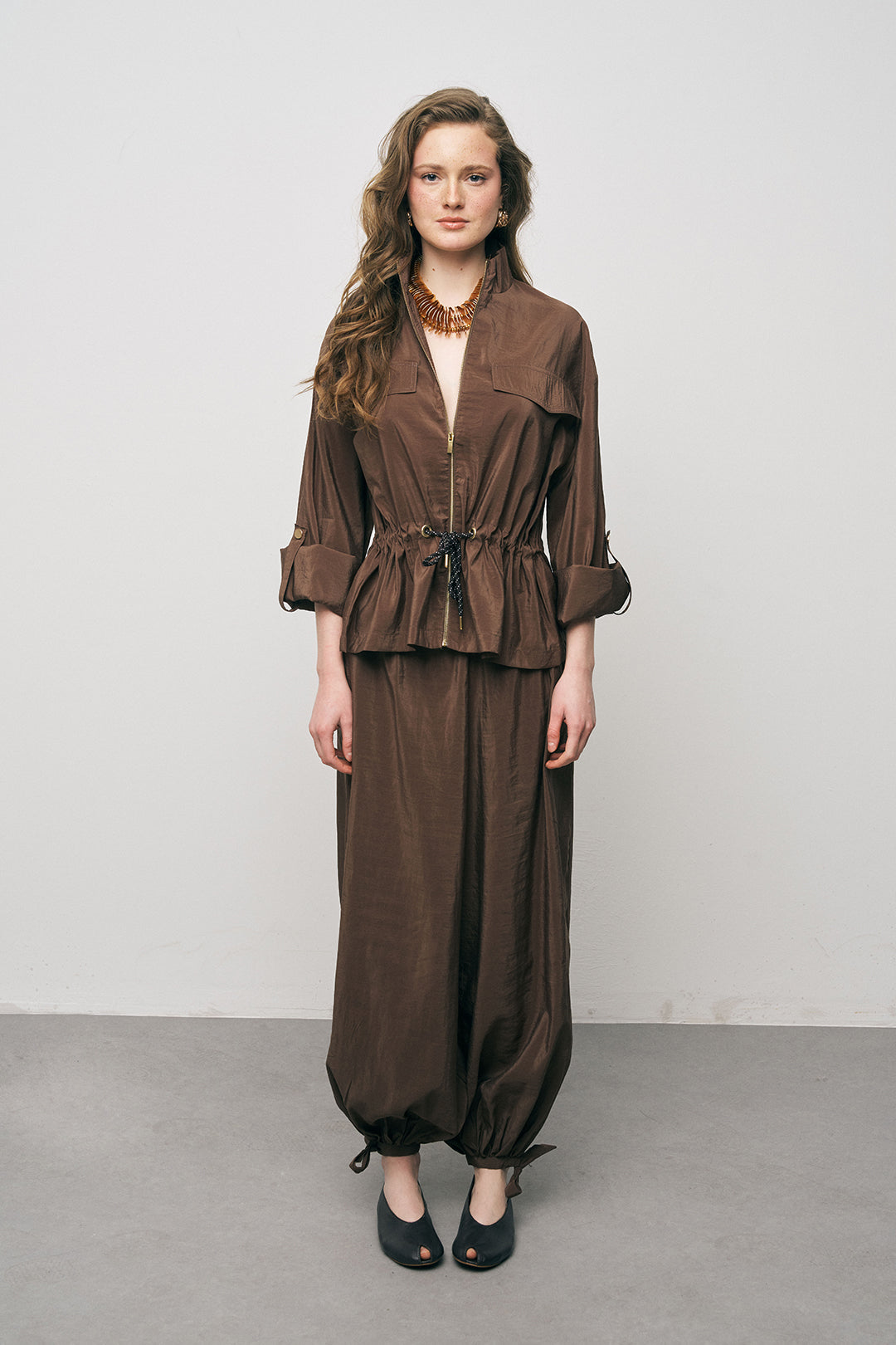 Orfeonegro Beli Büzgülü ve Bağlama Detaylı Kahverengi Fermuarlı Ceket