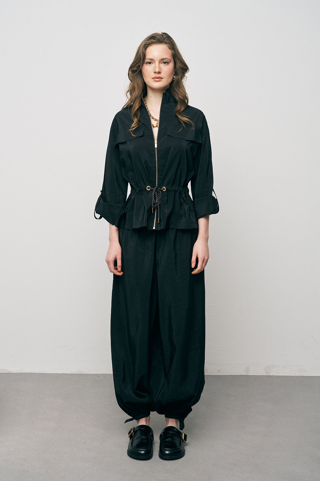 Orfeonegro Beli Büzgülü ve Bağlama Detaylı Siyah Fermuarlı Ceket