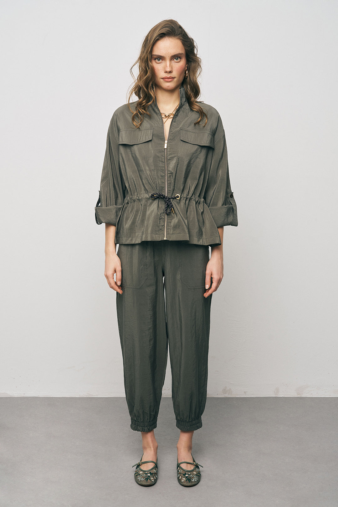 Orfeonegro Beli Büzgülü ve Bağlama Detaylı Haki Fermuarlı Ceket