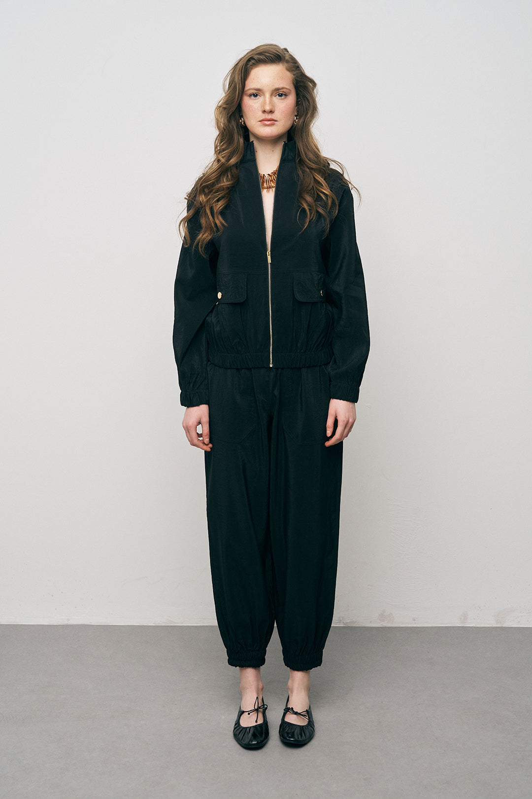 Orfeonegro Beli ve Bileği Lastikli Fermuarlı Siyah Ceket