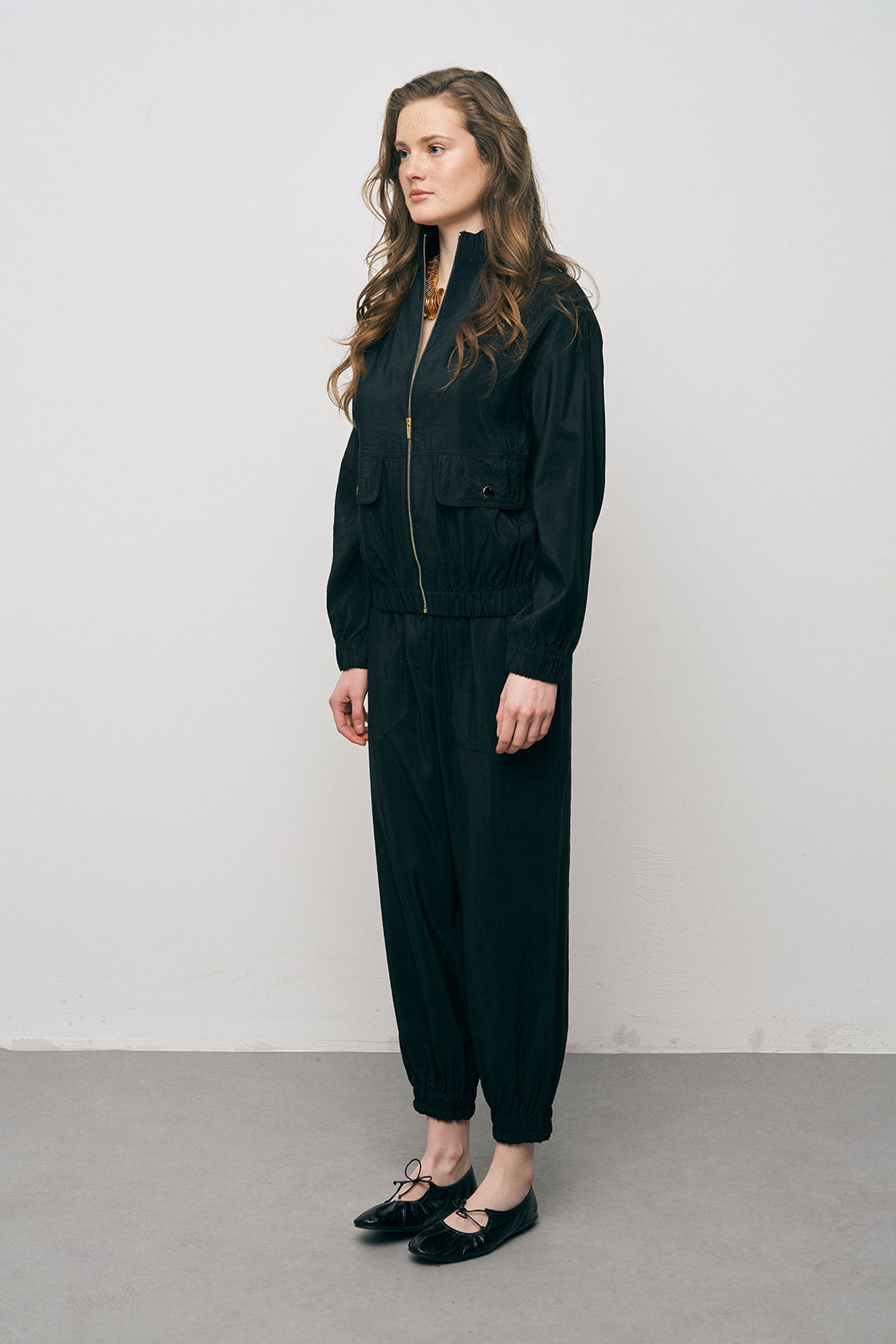 Orfeonegro Beli ve Bileği Lastikli Fermuarlı Siyah Ceket