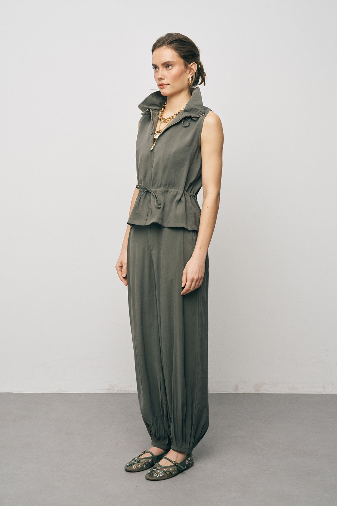 Dik Yakalı Rahat Kesim Haki Yelek