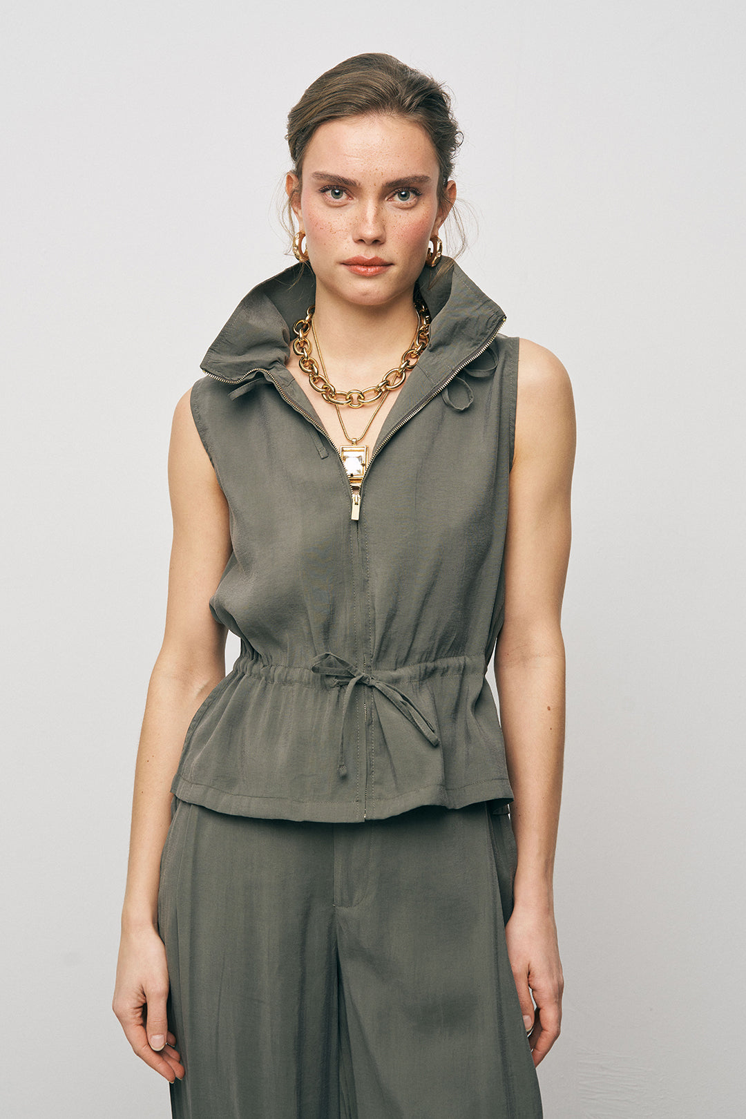 Dik Yakalı Rahat Kesim Haki Yelek