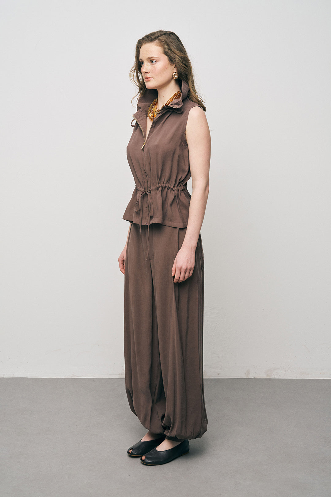 Dik Yakalı Rahat Kesim Kahve Yelek