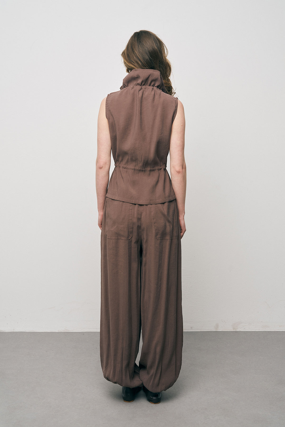 Dik Yakalı Rahat Kesim Kahve Yelek