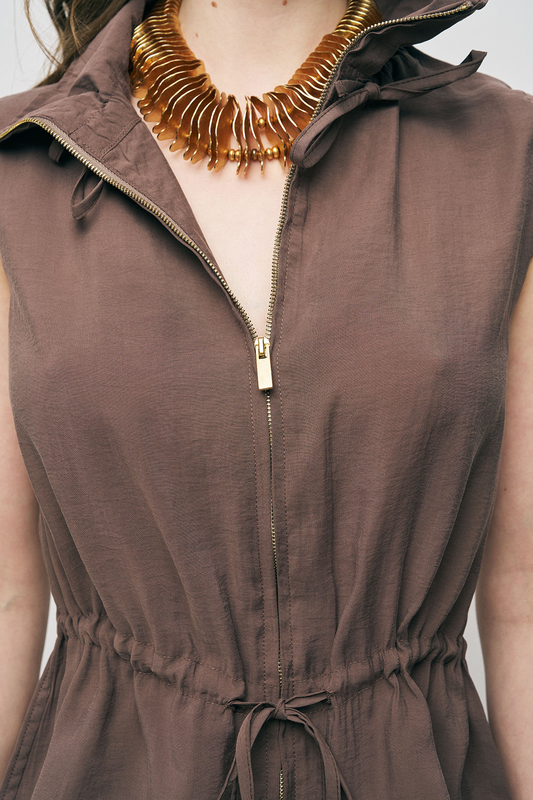 Dik Yakalı Rahat Kesim Kahve Yelek