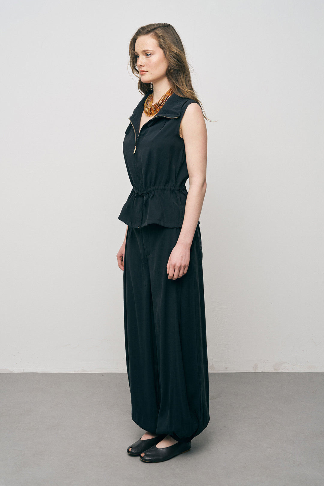 Dik Yakalı Rahat Kesim Siyah Yelek