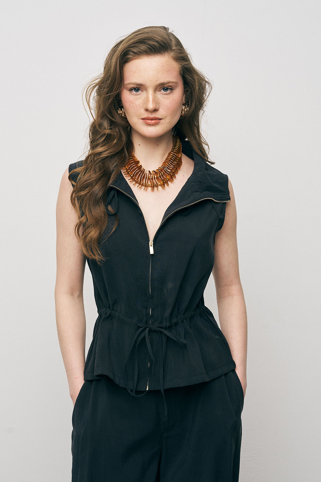 Dik Yakalı Rahat Kesim Siyah Yelek