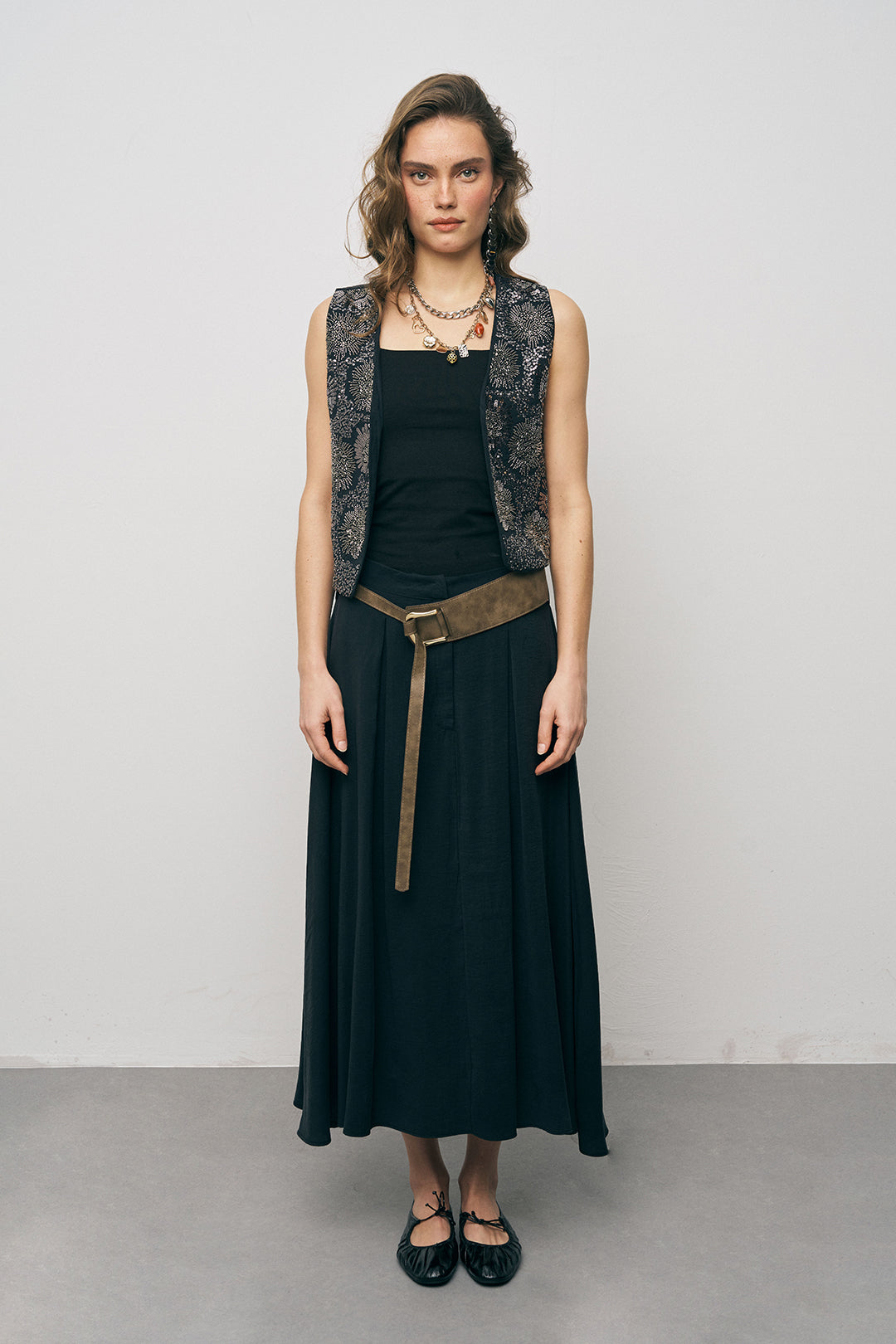 Orfeonegro İşleme ve Pul Detaylı Siyah Kısa Yelek