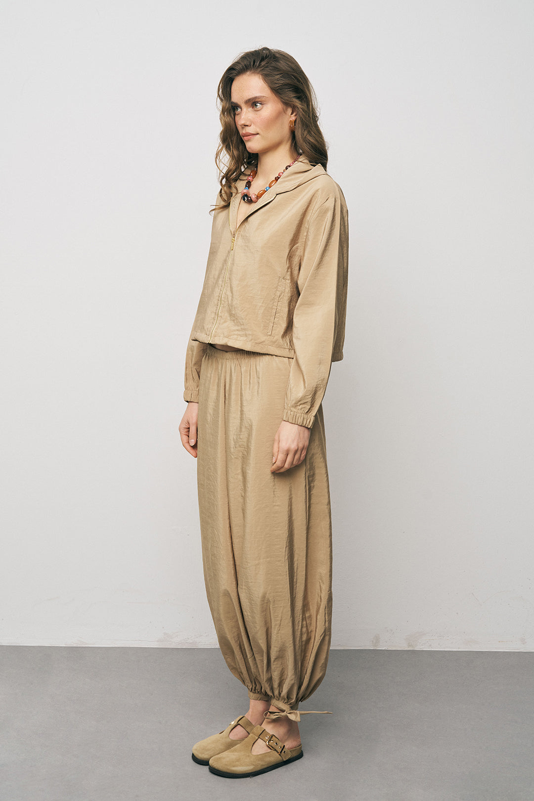 Orfeonegro Bej Kapüşonlu Fermuarlı Lastikli Bel Detaylı Crop Ceket