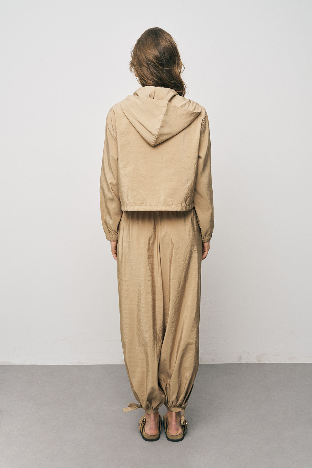 Orfeonegro Bej Kapüşonlu Fermuarlı Lastikli Bel Detaylı Crop Ceket