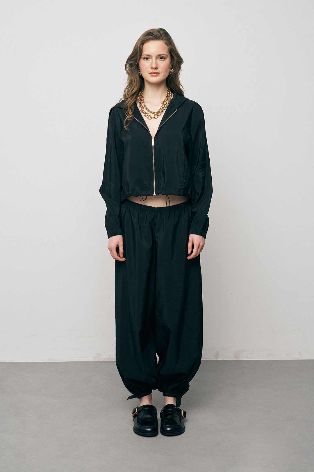 Orfeonegro Siyah Kapüşonlu Fermuarlı Lastikli Bel Detaylı Crop Ceket