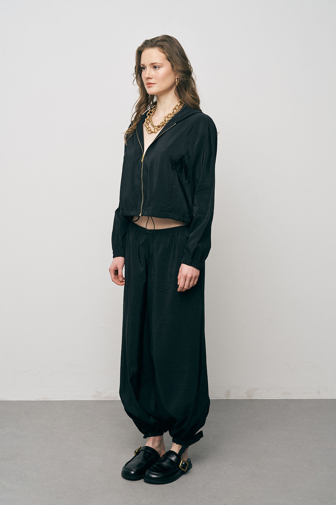 Orfeonegro Siyah Kapüşonlu Fermuarlı Lastikli Bel Detaylı Crop Ceket