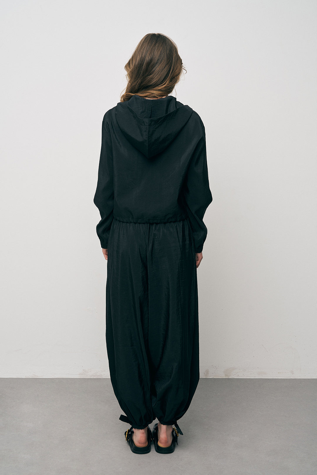 Orfeonegro Siyah Kapüşonlu Fermuarlı Lastikli Bel Detaylı Crop Ceket