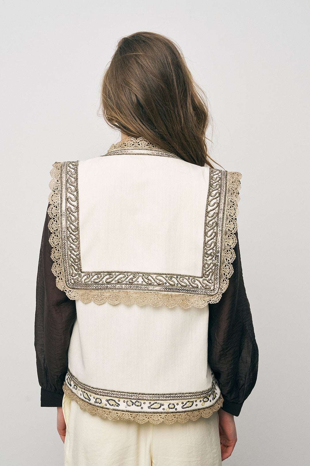 Orfeonegro İşlemeli ve Geniş Yakalı Natur Renk Şık Yelek