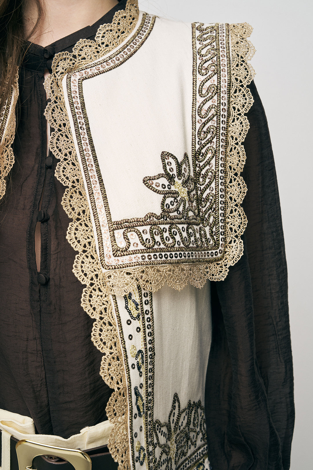 Orfeonegro İşlemeli ve Geniş Yakalı Natur Renk Şık Yelek