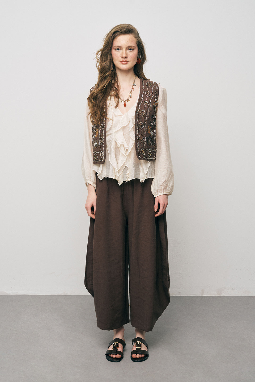 Orfeonegro Boncuk ve Nakışlı Kısa Kahve Yelek