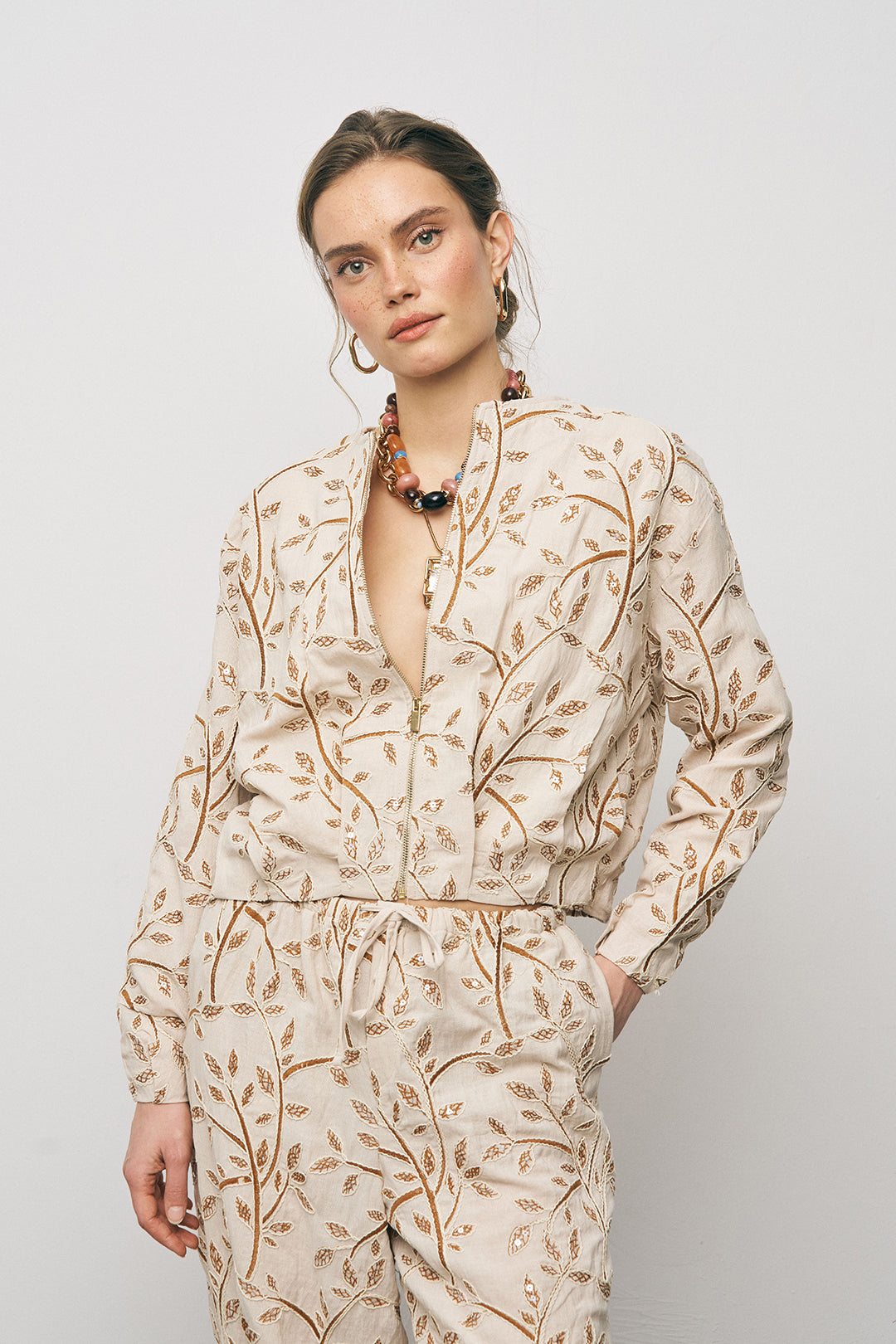 Orfeonegro Yaprak Nakışlı Fermuarlı Crop Tasarım Kahve Ceket