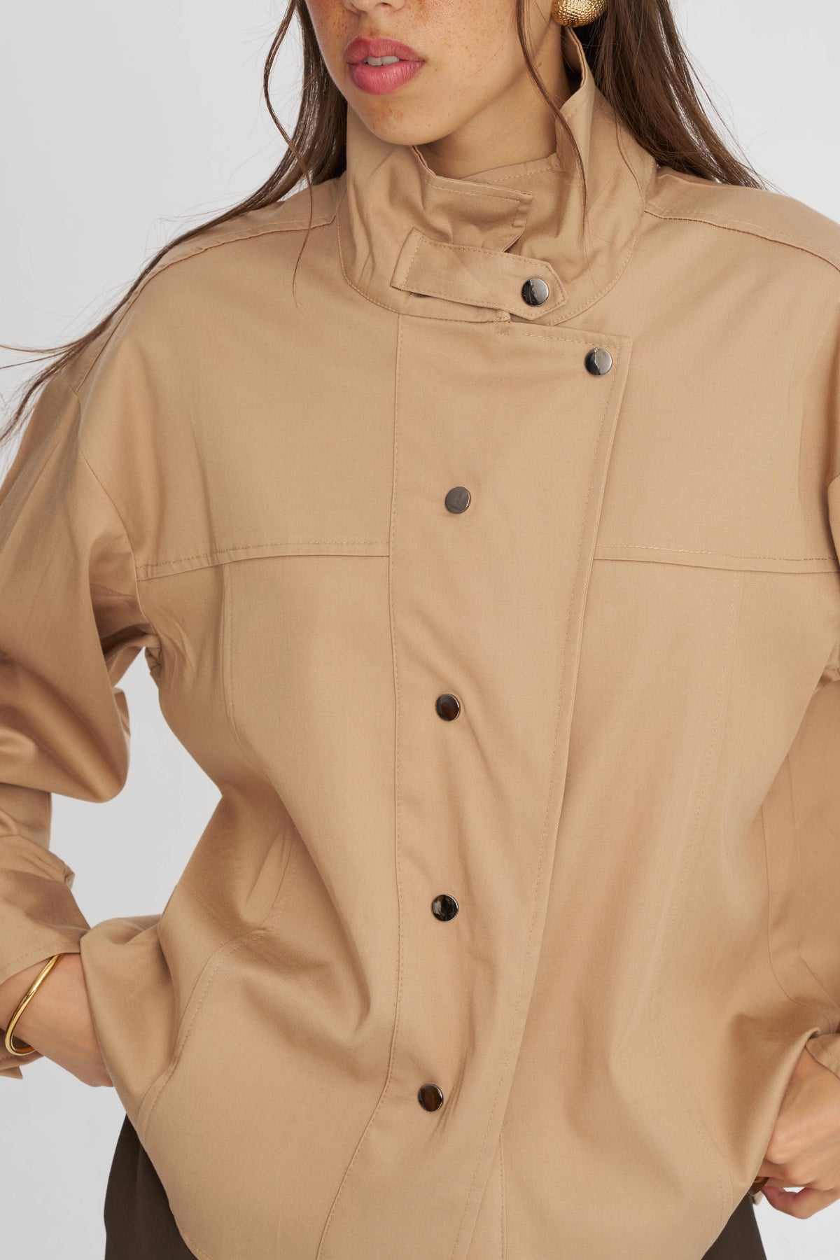 Toptan Düğme Detaylı Tencel Karışımlı Kadın Ceket Bej