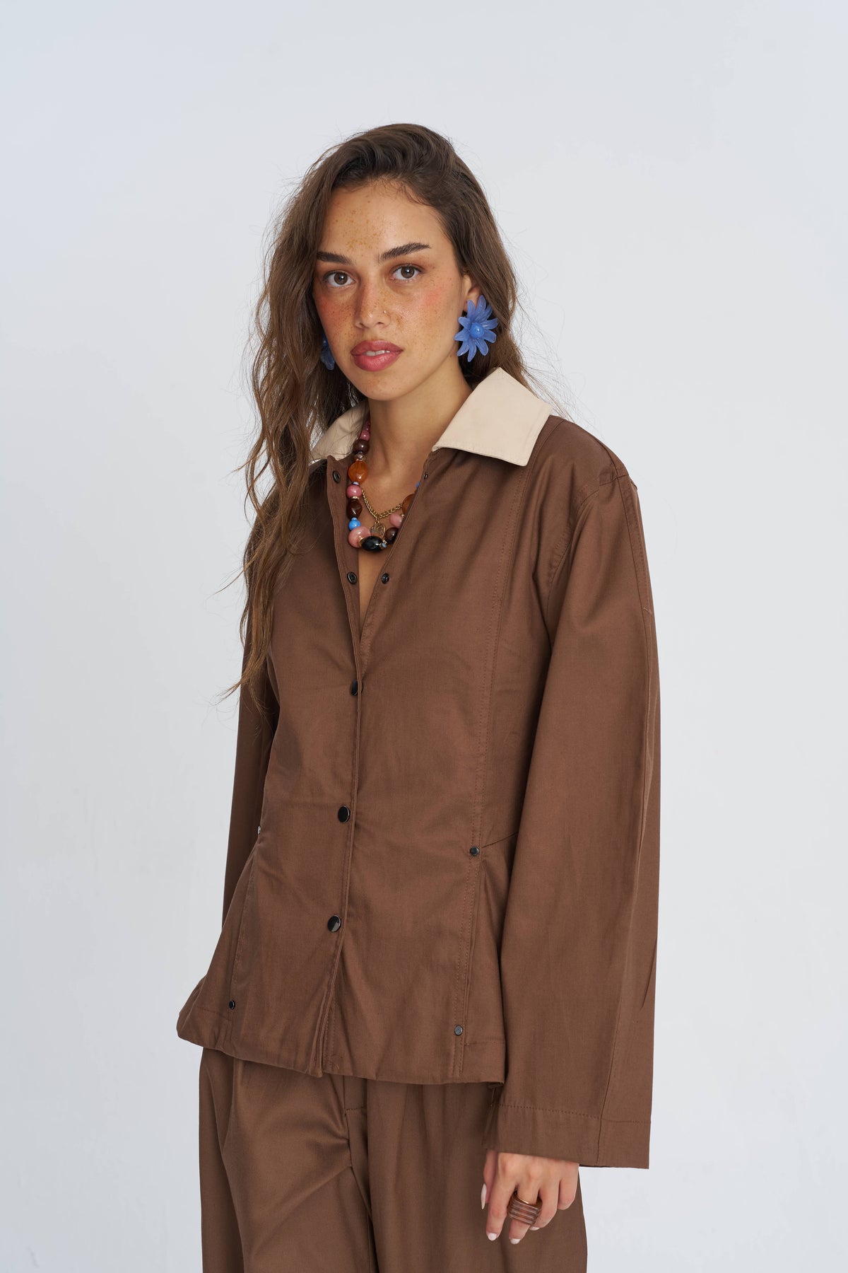Toptan Kontrast Yakalı Tencel Karışımlı Kadın Ceket Kahve