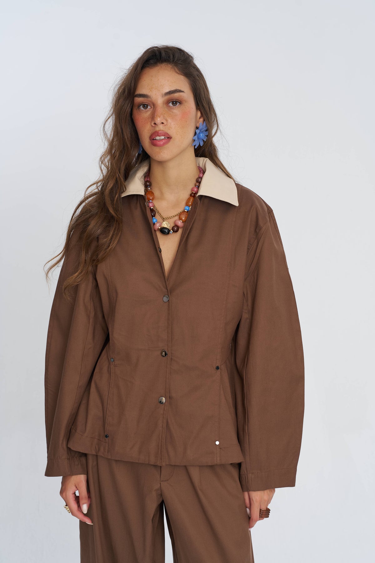 Toptan Kontrast Yakalı Tencel Karışımlı Kadın Ceket Kahve