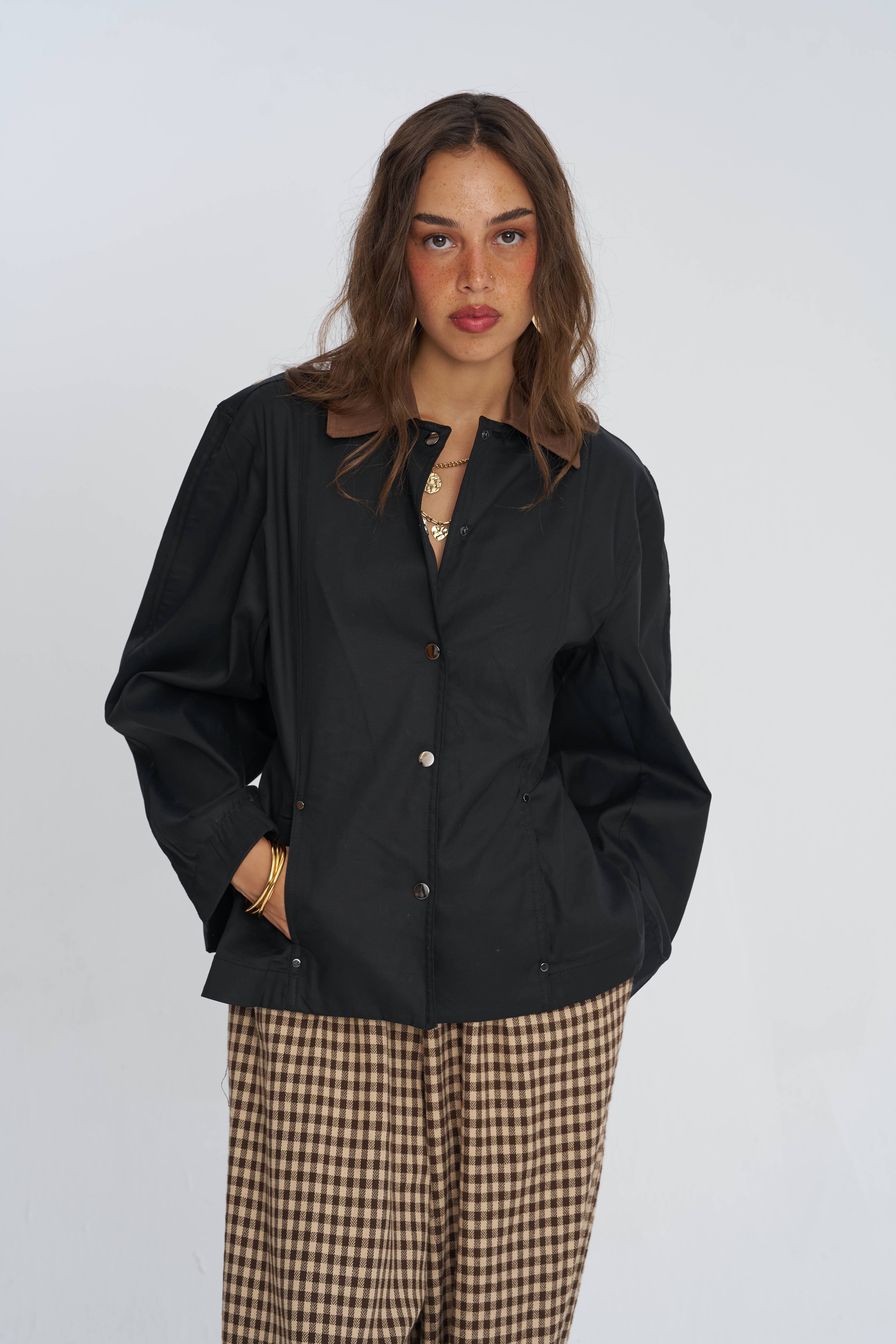 Toptan Kontrast Yakalı Tencel Karışımlı Kadın Ceket Siyah