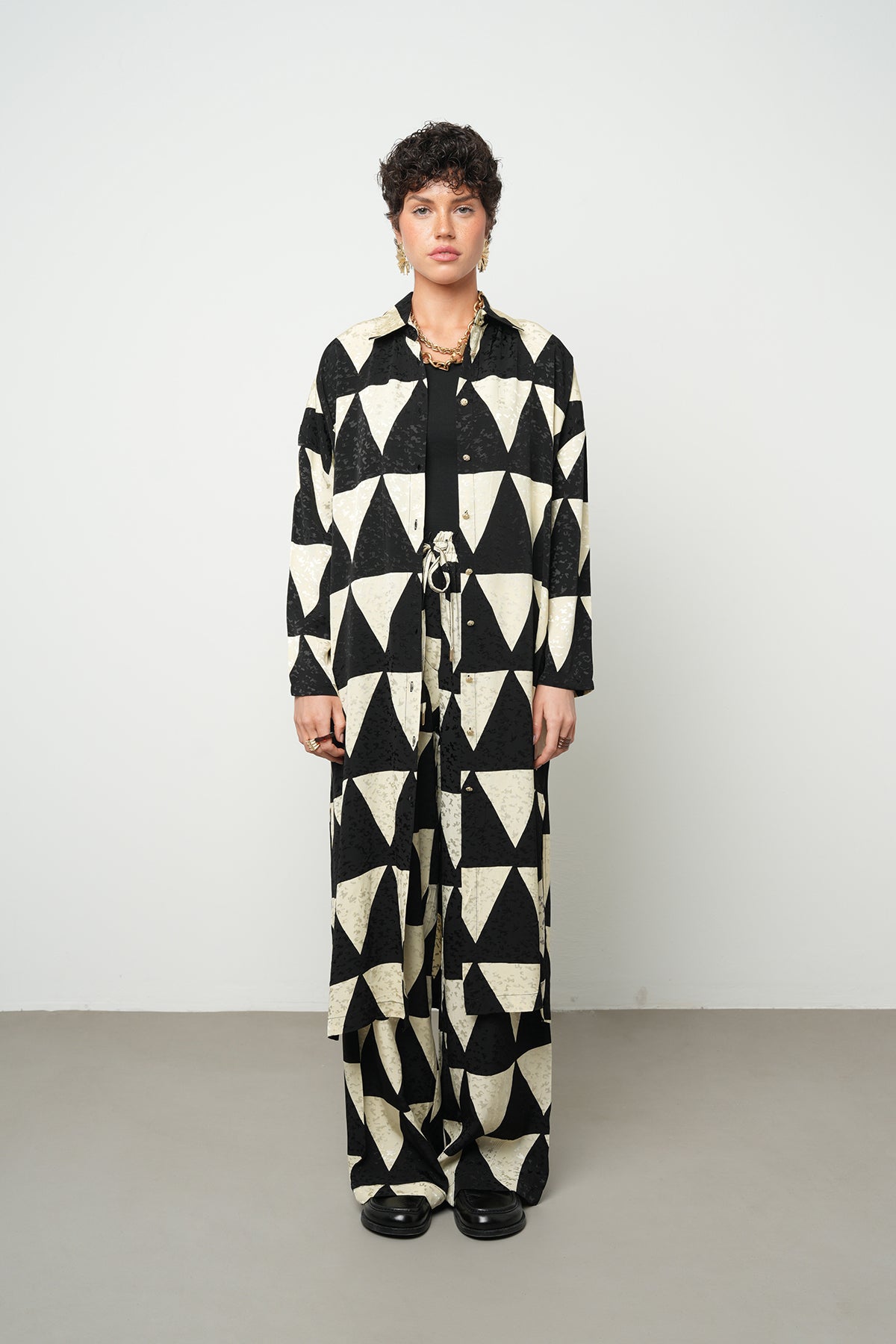 Orfeonegro Geometrik Desenli Siyah-Beyaz Uzun Tunik Gömlek