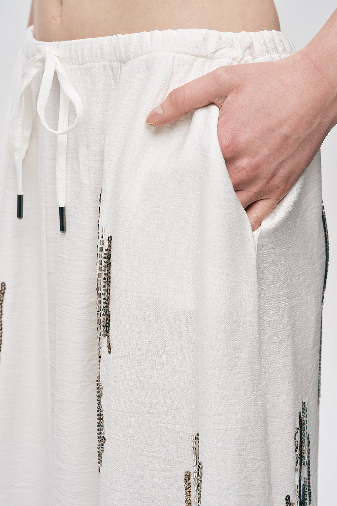 Orfeonegro Ekru Parıltılı İşleme Detaylı Beli Bağcıklı Maxi Boy Etek