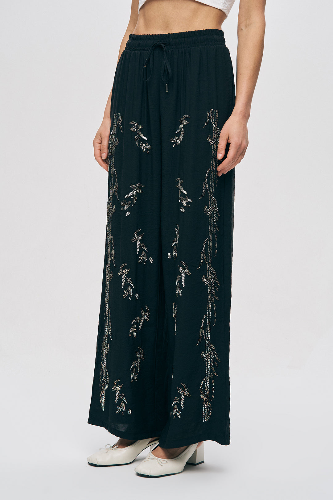 İşlemeli Siyah Geniş Paça Pantolon