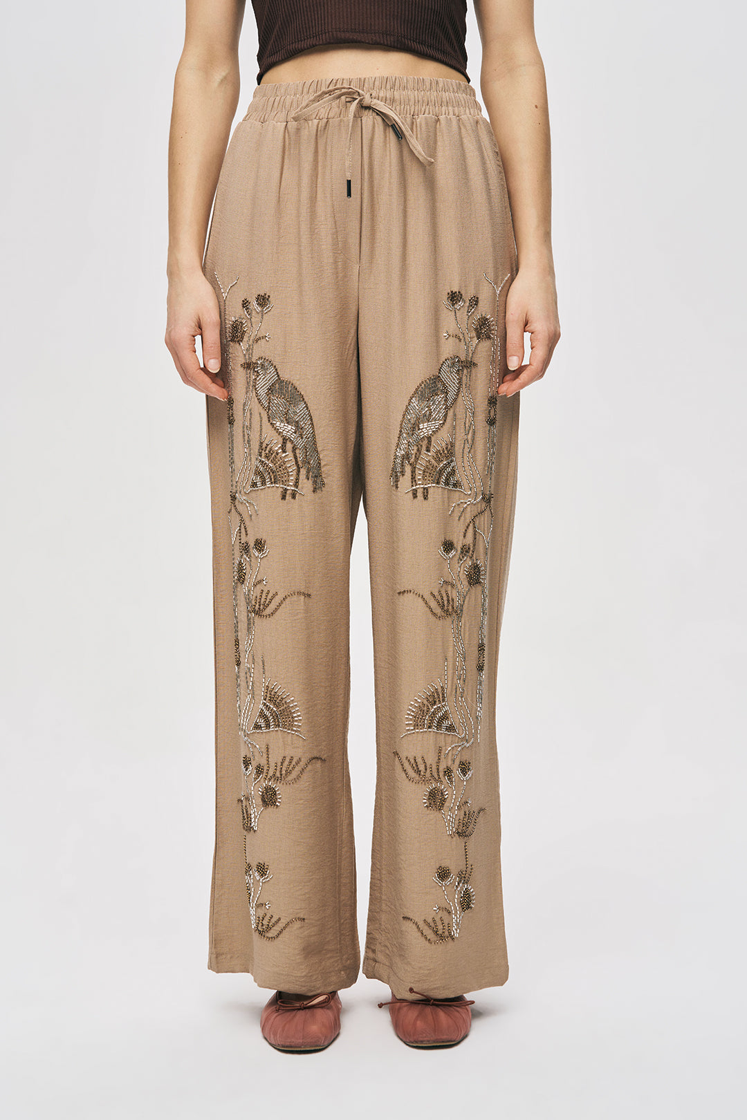 Orfeonegro Kuş ve Çiçek Boncuk İşlemeli Beli Bağcıklı Rahat Kesim Pantolon Bej