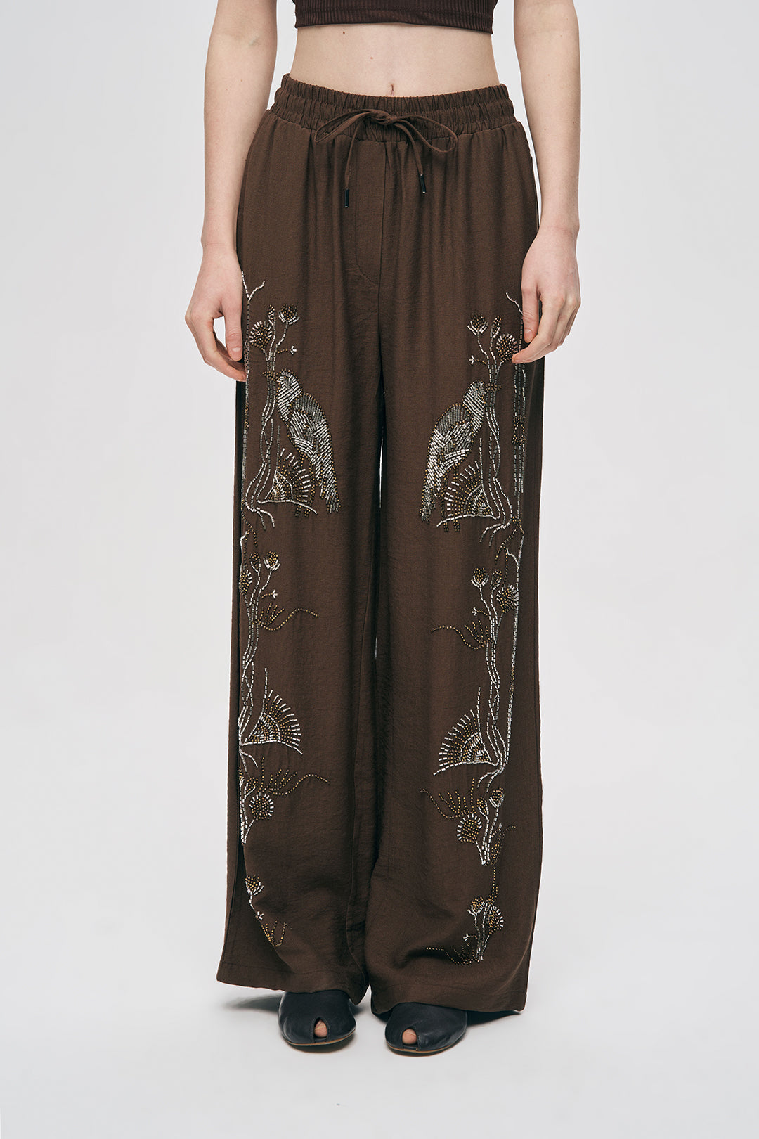 Orfeonegro Kuş ve Çiçek Boncuk İşlemeli Beli Bağcıklı Rahat Kesim Pantolon Kahve