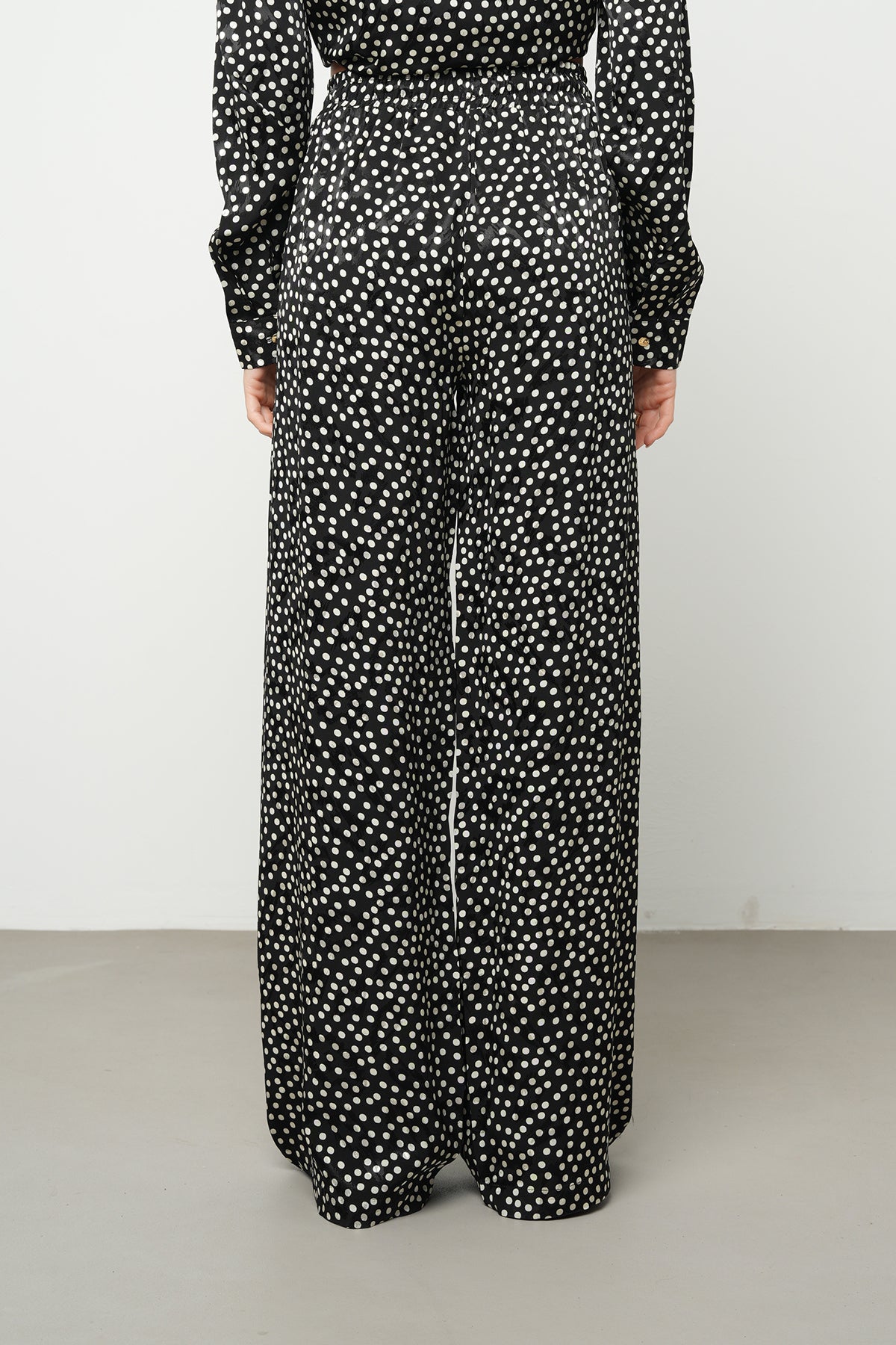 Siyah Puantiyeli Yüksek Bel Saten Pantolon