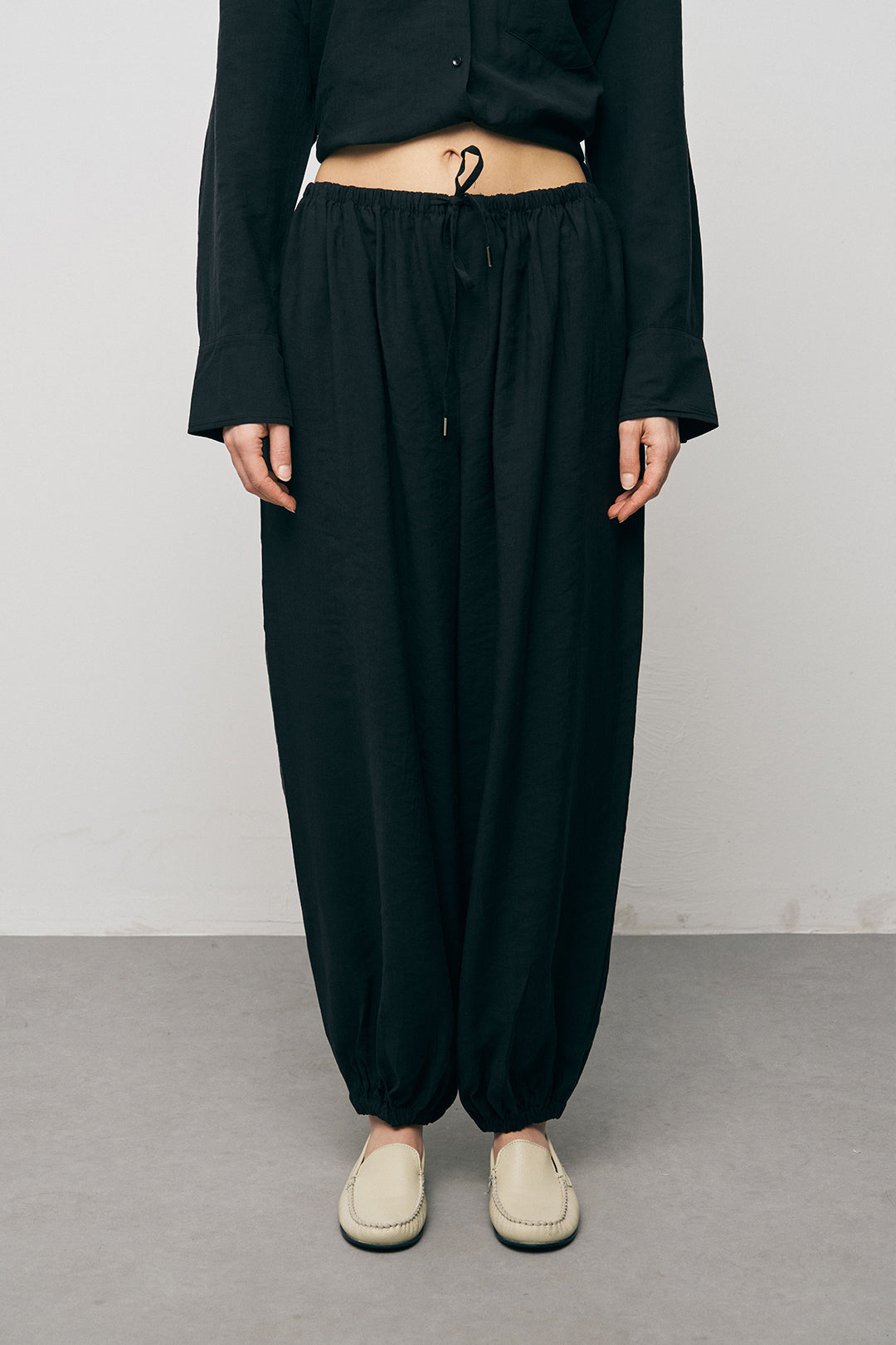 Orfeonegro Rahat Kesim Paçası Büzgülü Siyah Jogger Pantolon