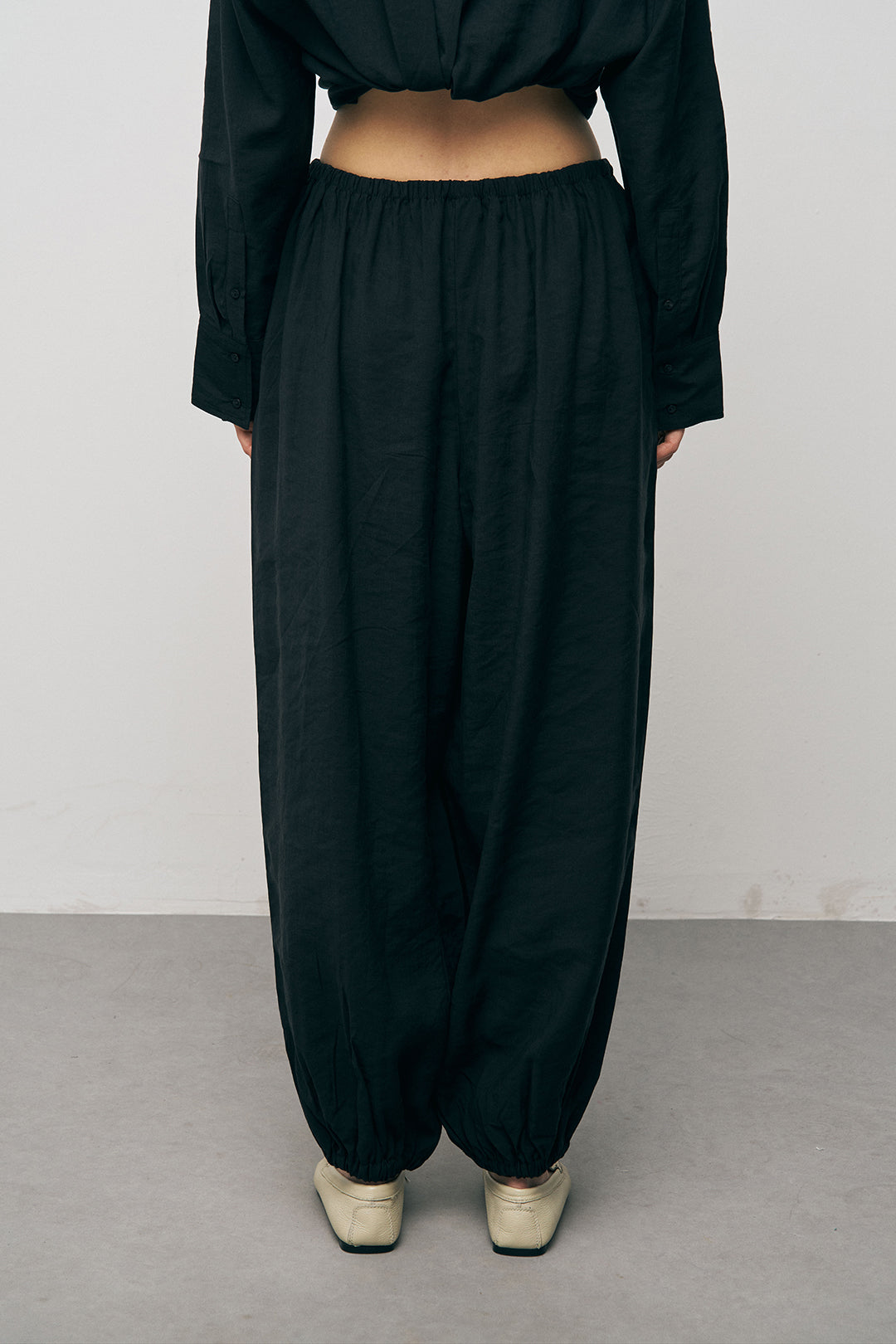 Orfeonegro Rahat Kesim Paçası Büzgülü Siyah Jogger Pantolon