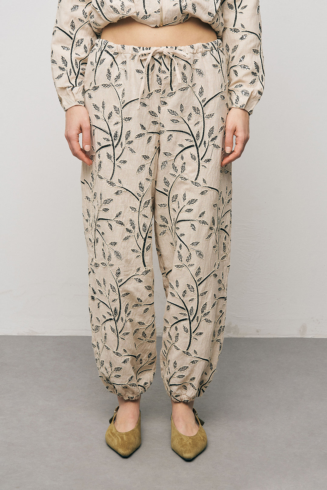 Orfeonegro Yaprak Nakışlı Beli Bağcıklı Siyah Bohem Pantolon