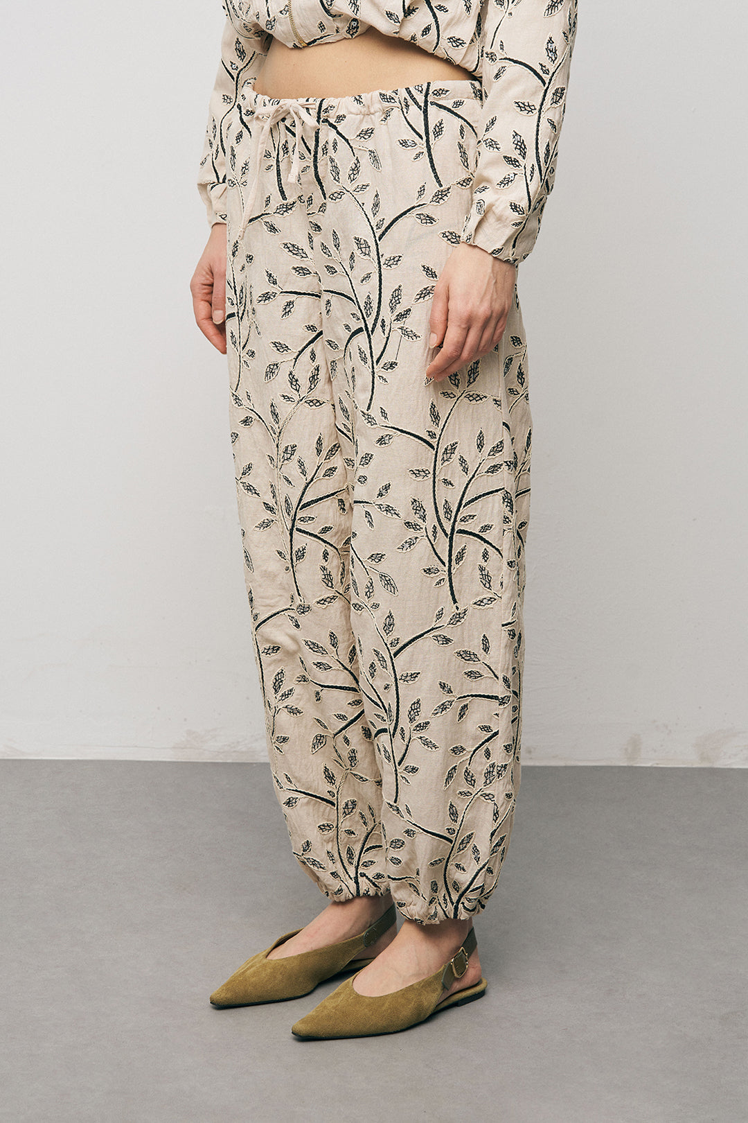 Orfeonegro Yaprak Nakışlı Beli Bağcıklı Siyah Bohem Pantolon