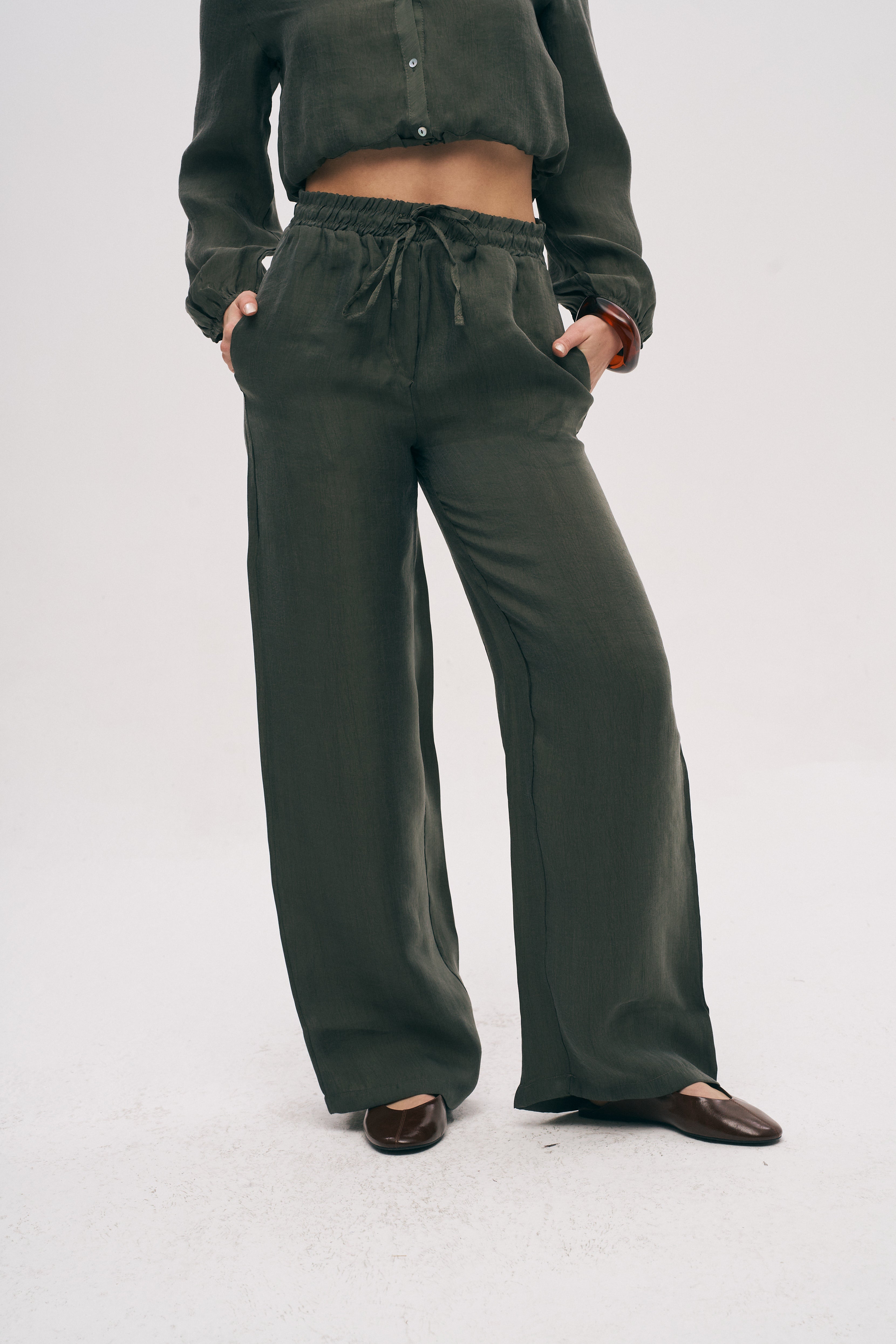 Beli Lastikli ve Bağcıklı Bol Paça Pantolon Haki