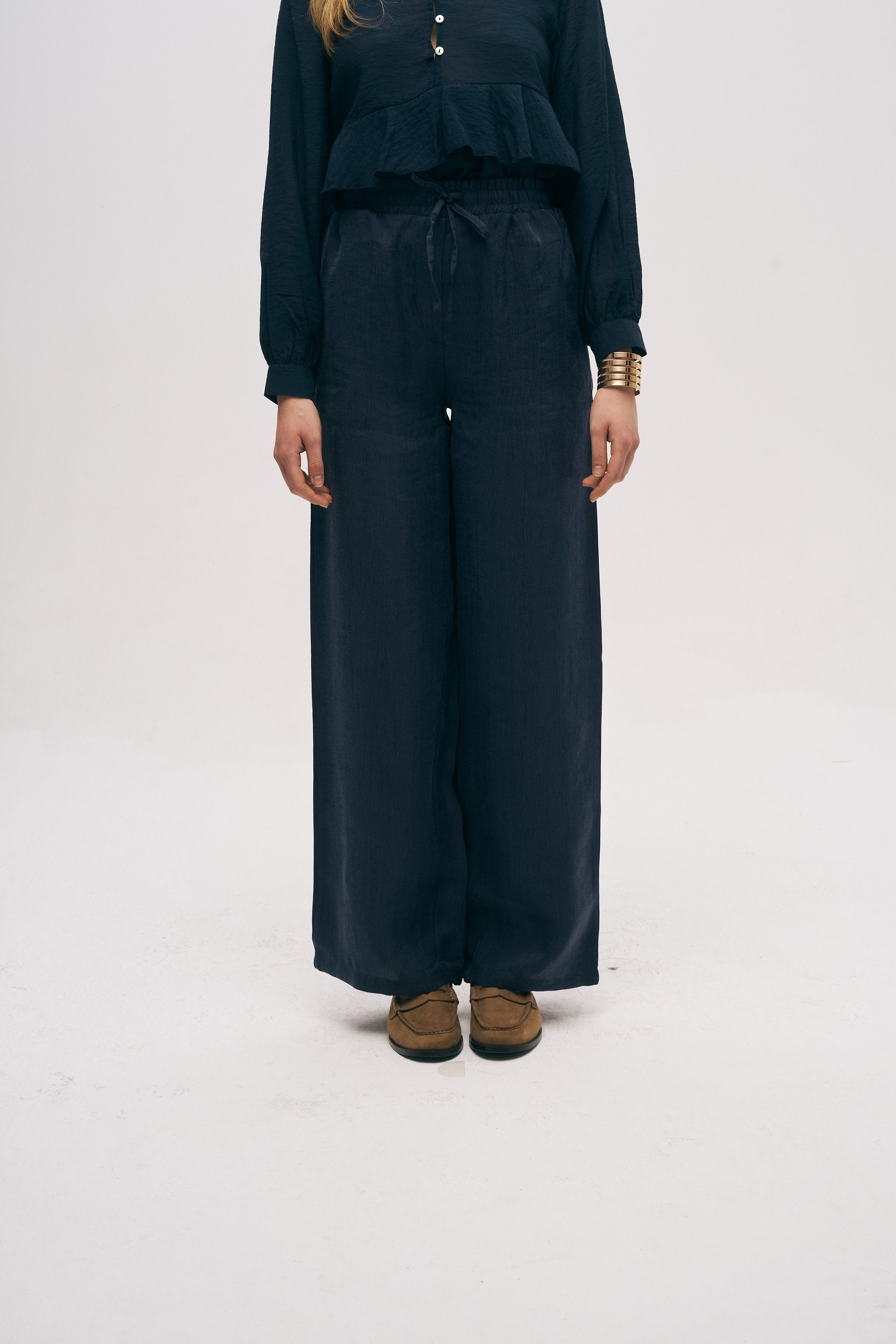 Beli Lastikli ve Bağcıklı Bol Paça Pantolon Laci