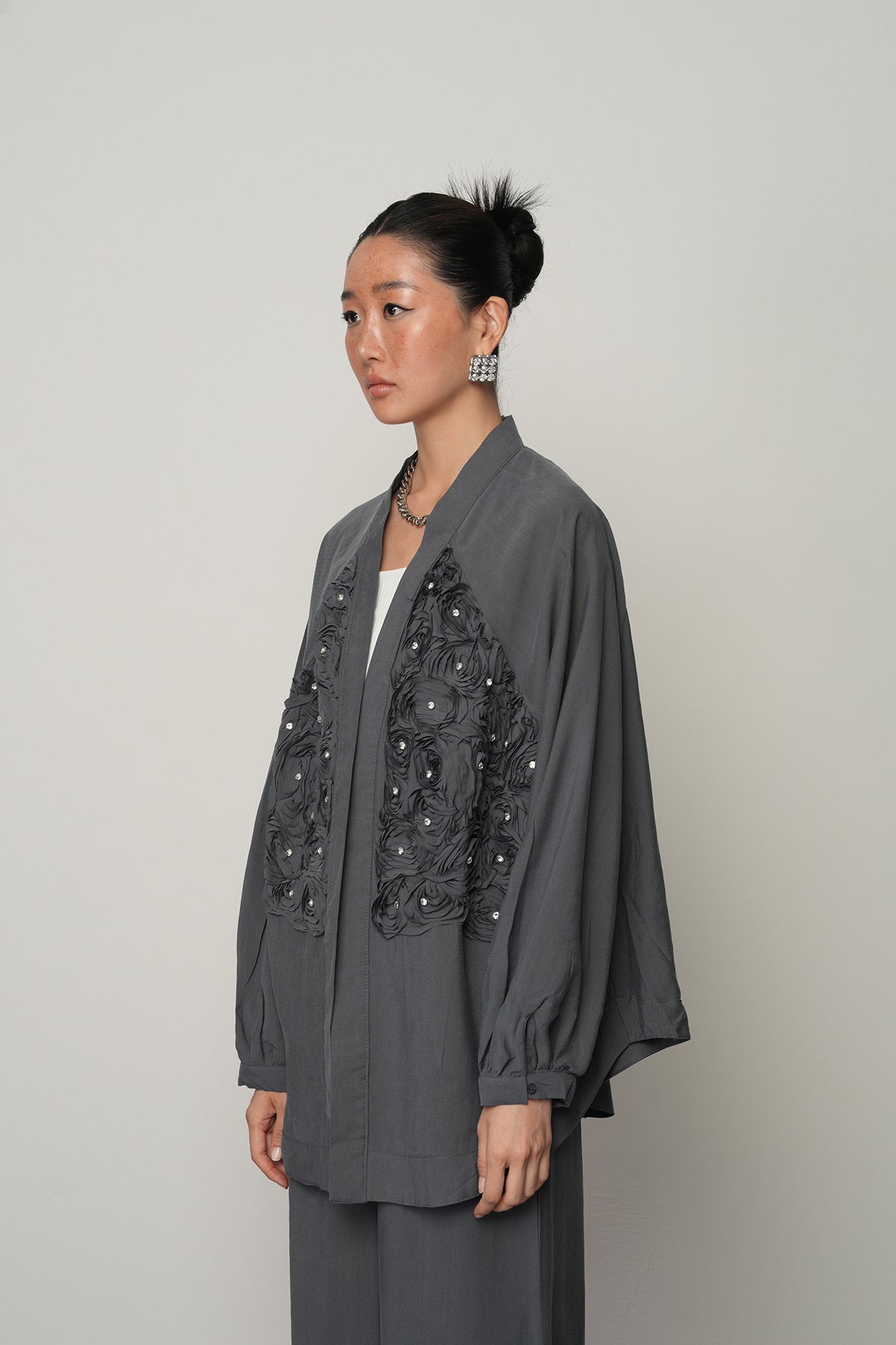 Toptan Gül ve Taş İşlemeli Kadın Kimono – Oversize / %90 Tencel Kumaş | Yerli Üretim 34542 Kimyon 34542 Antrasit