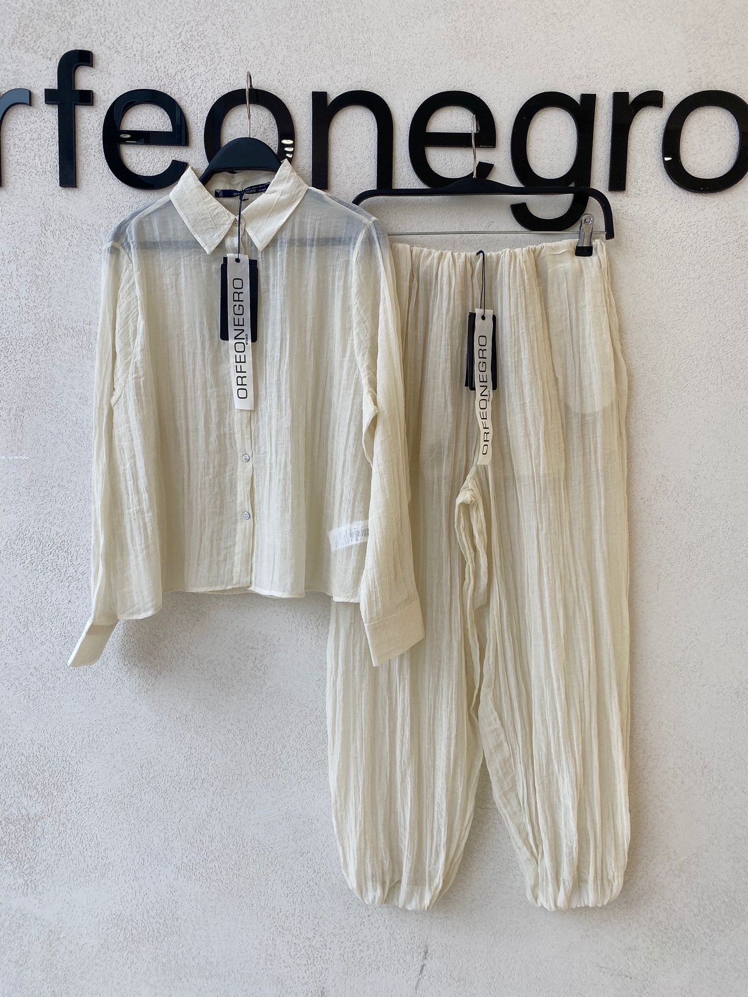 Bürümcük Dokulu Sarı Gömlek ve Astarlı Pantolon Takımı