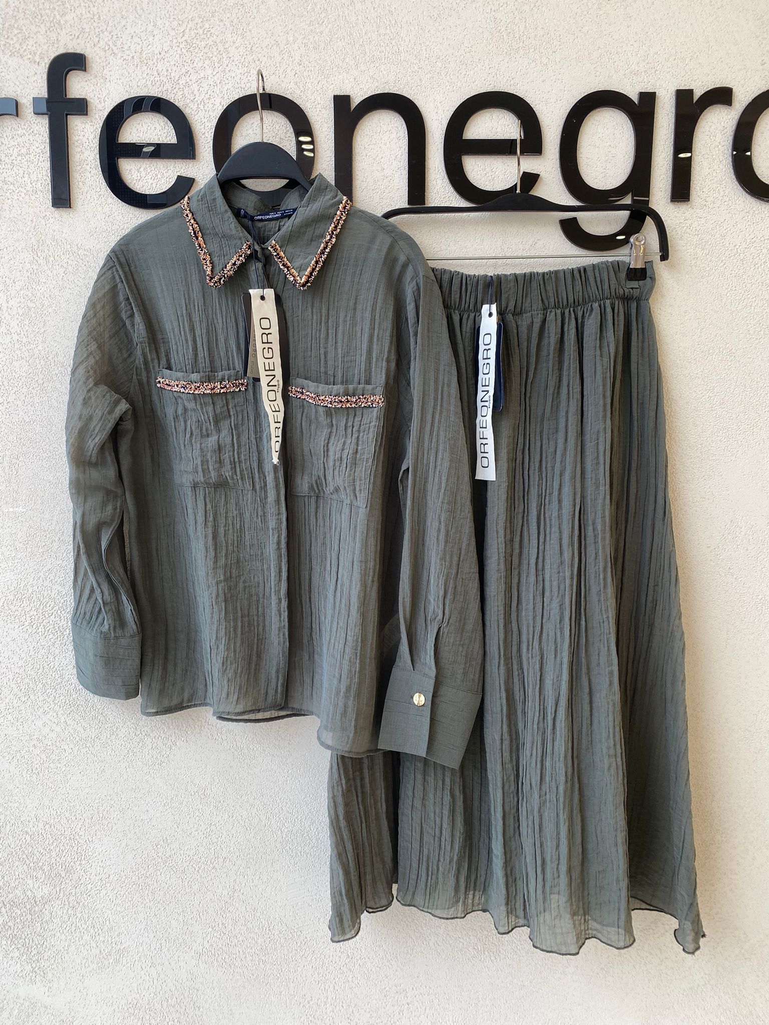 Taş İşlemeli Bürümcük Gömlek ve Astarlı Etek Takımı Haki