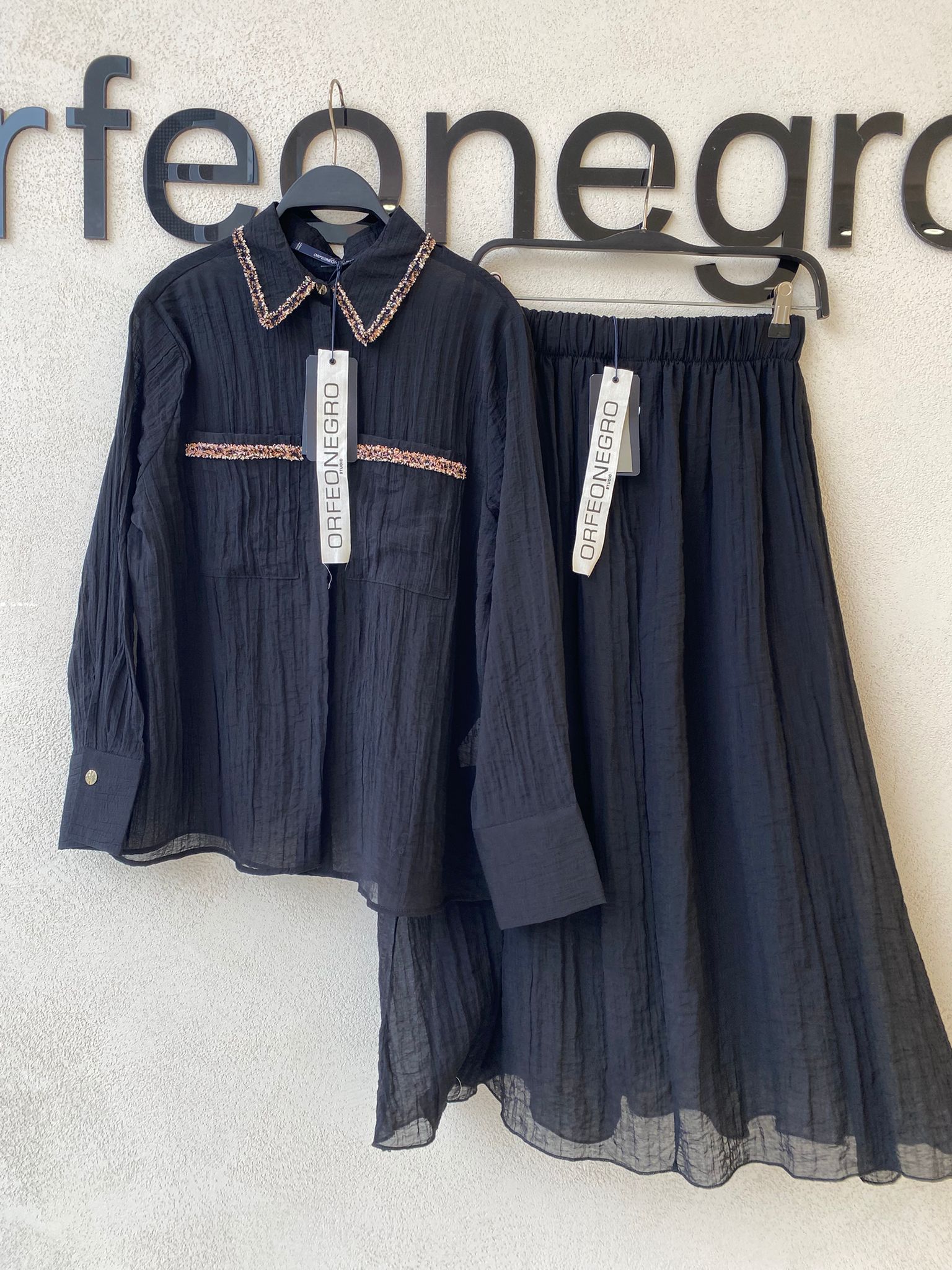 Taş İşlemeli Bürümcük Gömlek ve Astarlı Etek Takımı Siyah