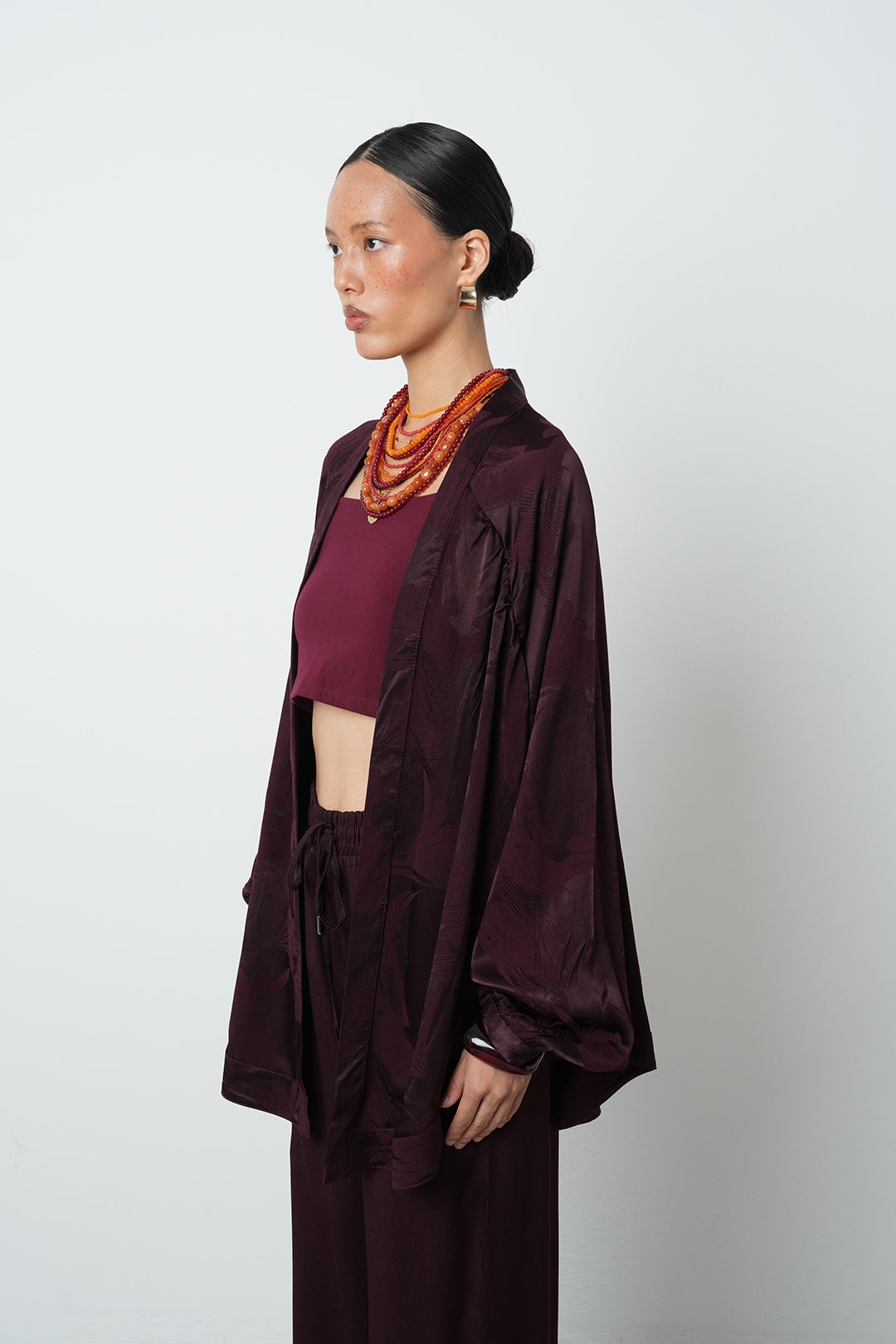 Bordo çiçek desenli oversize kesim kadın kimono – viskon kumaş