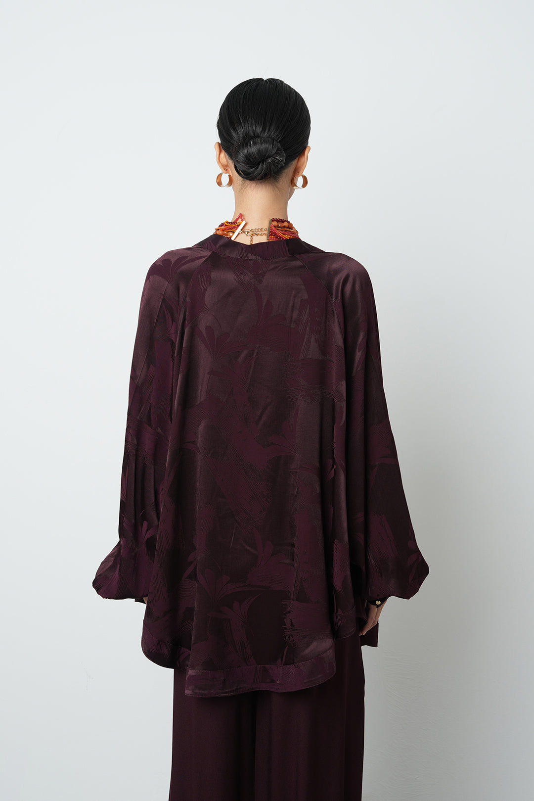 Bordo çiçek desenli oversize kesim kadın kimono – viskon kumaş