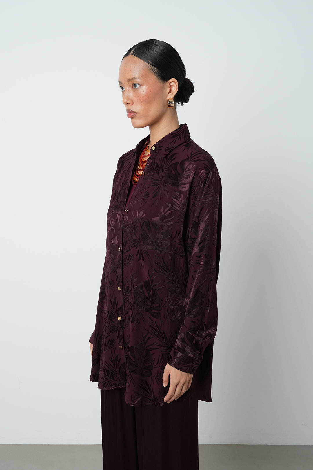 Bordo renk çiçek desenli tesettüre uygun kadın oversize gömlek