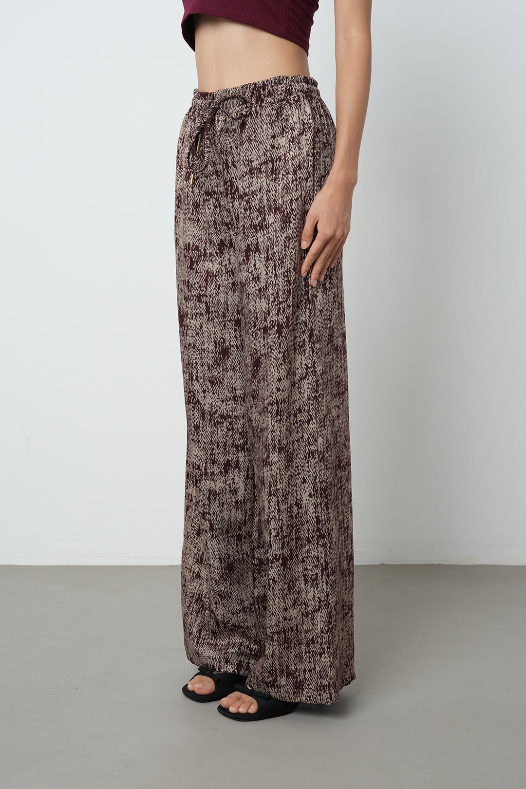 Bordo etnik desenli oversize kadın pantolon, lastikli bel