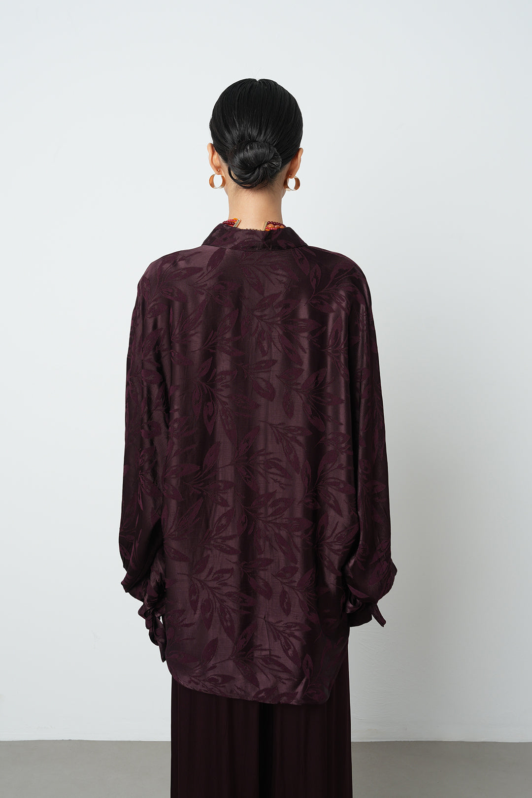 Bordo çiçek desenli jakarlı oversize kadın gömlek - tesettür uyumlu