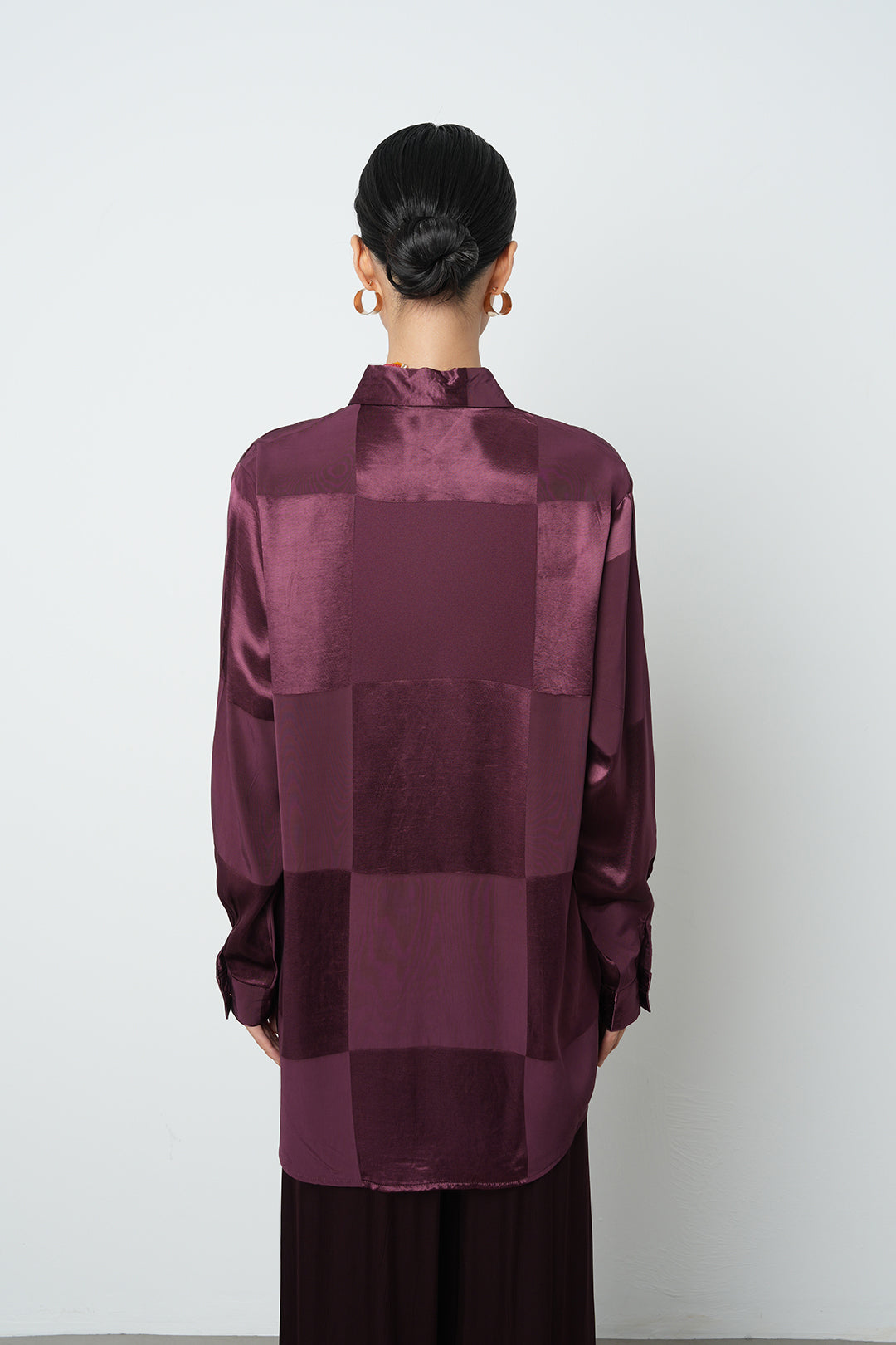 Bordo renk kare desenli oversize kadın gömlek ön görünüm