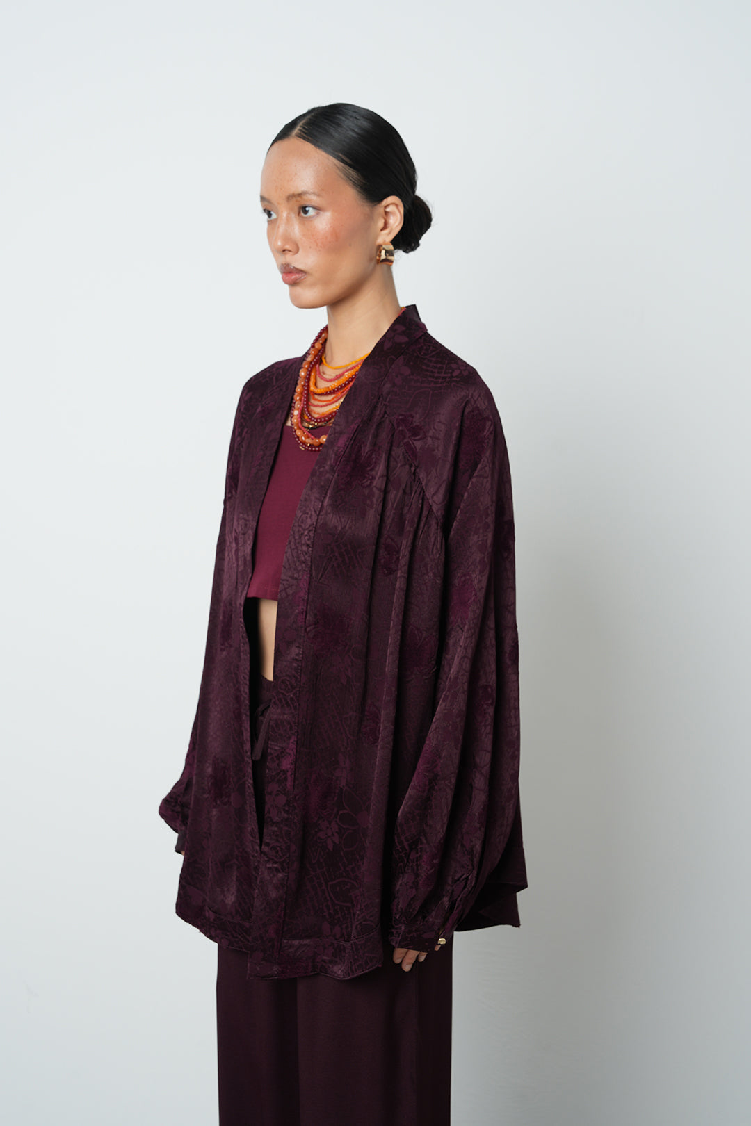 Çiçek desenli jakarlı oversize kadın kimono - dökümlü tesettür uyumlu dış giyim